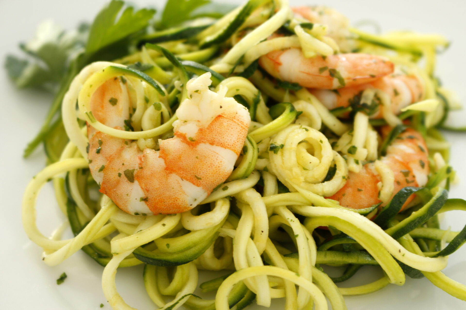 Spaghetti di zucchine con gamberoni dett.