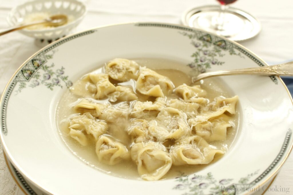 Tortellini in brodo vicino 