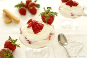 Coppette fragole e moscato