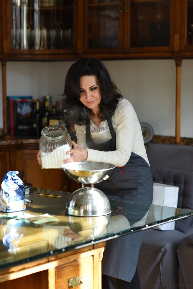 Paola measuring some sugar during a cooking class in Lake Como (Italy)