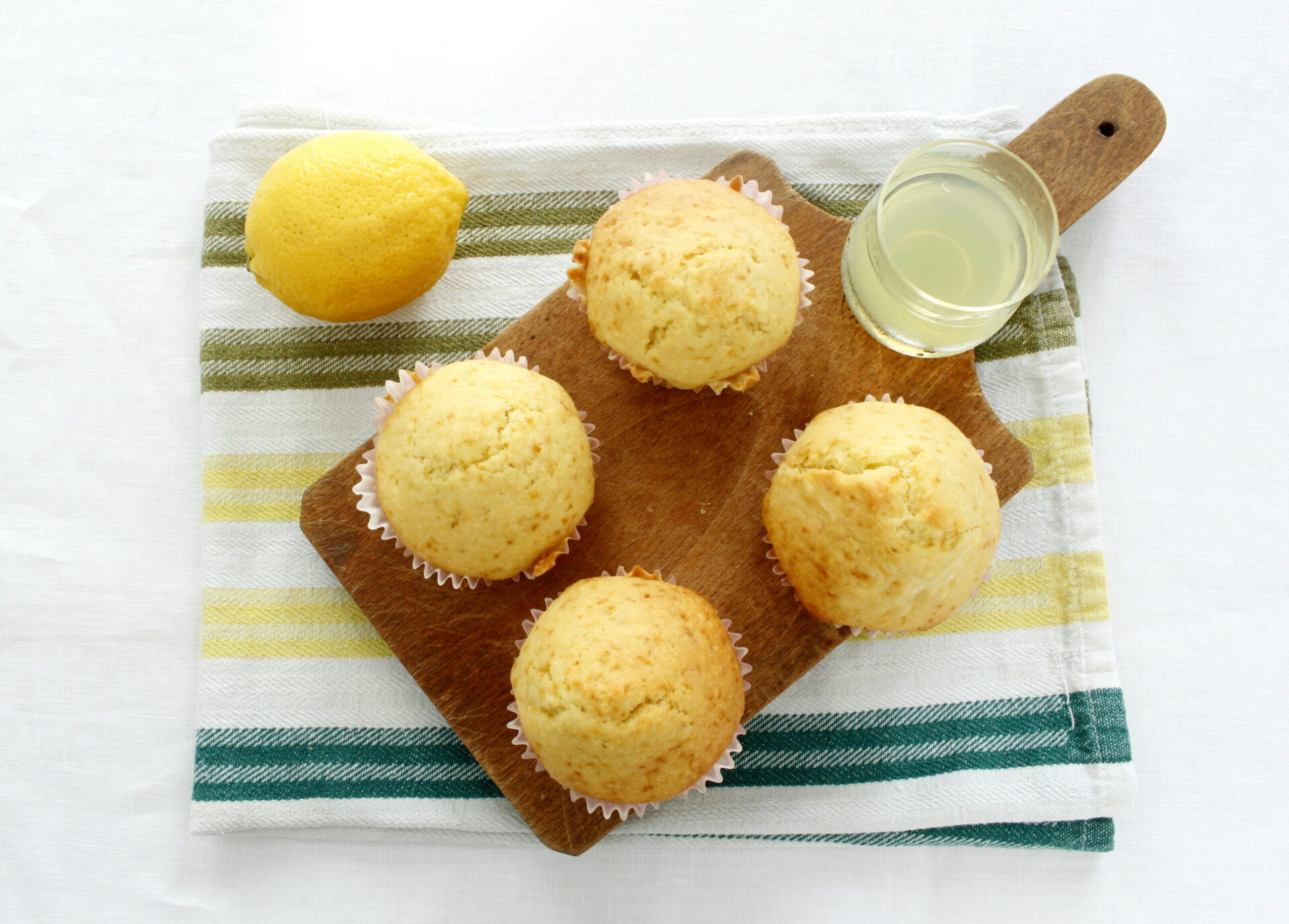 Limoncello Muffins, American recipe with Italian flavor