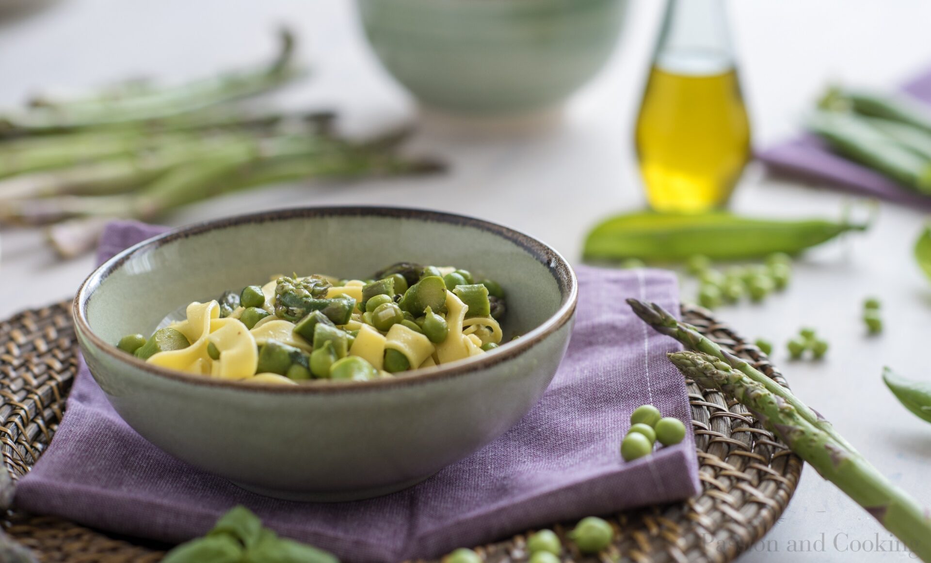 Tagliatelle with peas and asparagus