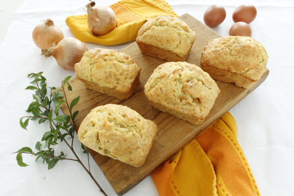 Plum cakes with onions and scamorza cheese