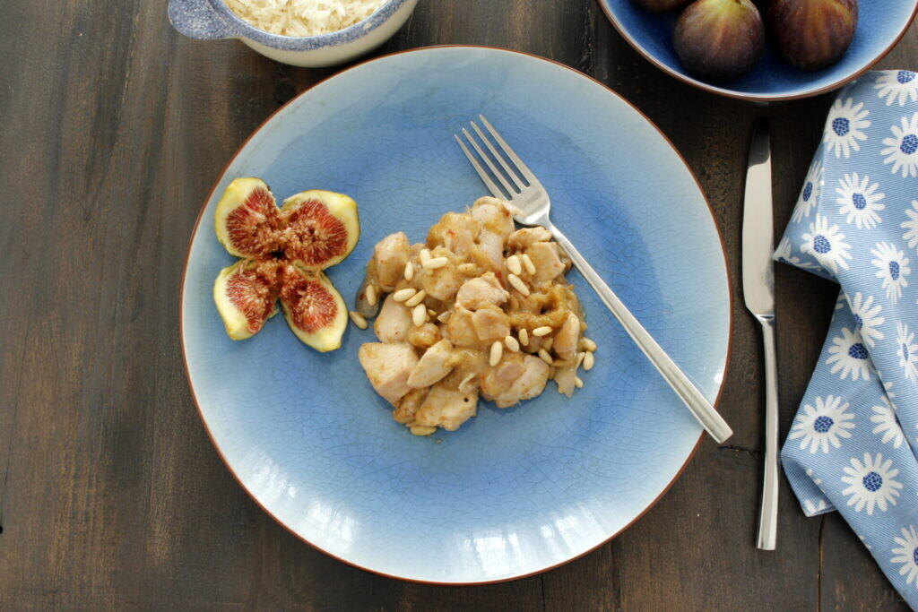 Chicken with figs and pine nuts
