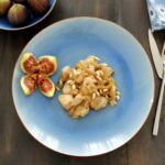 Chicken with figs and pine nuts