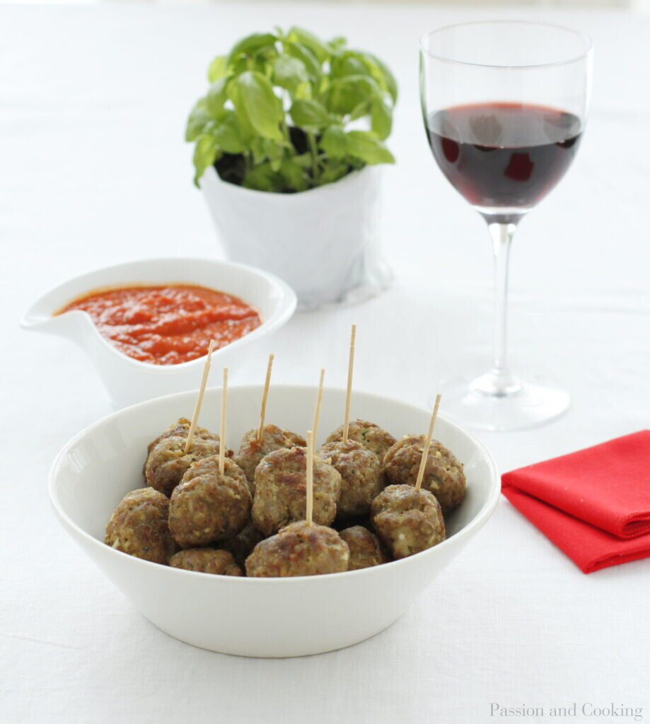 Meat balls with dip 